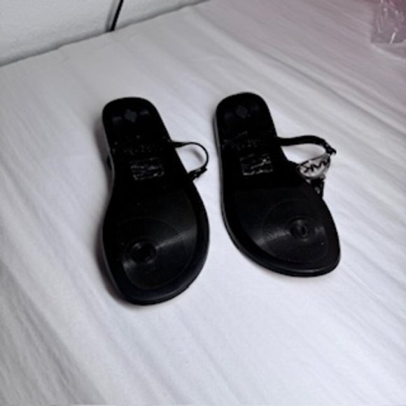 MK Thong Sandals - Picture 6 of 6